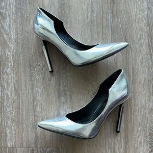 Kendall and Kylie - silver pumps